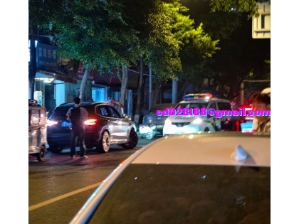 玉泉街两男两女被爪